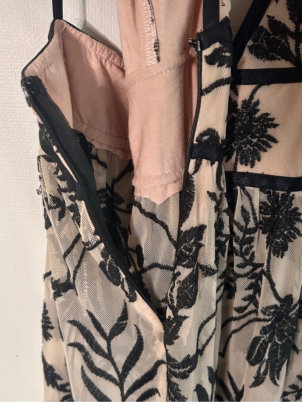 Somedays Lovin Plunge V Empire Black Embroidered Nude Mesh Strappy Maxi Dress L - Picture 13 of 13